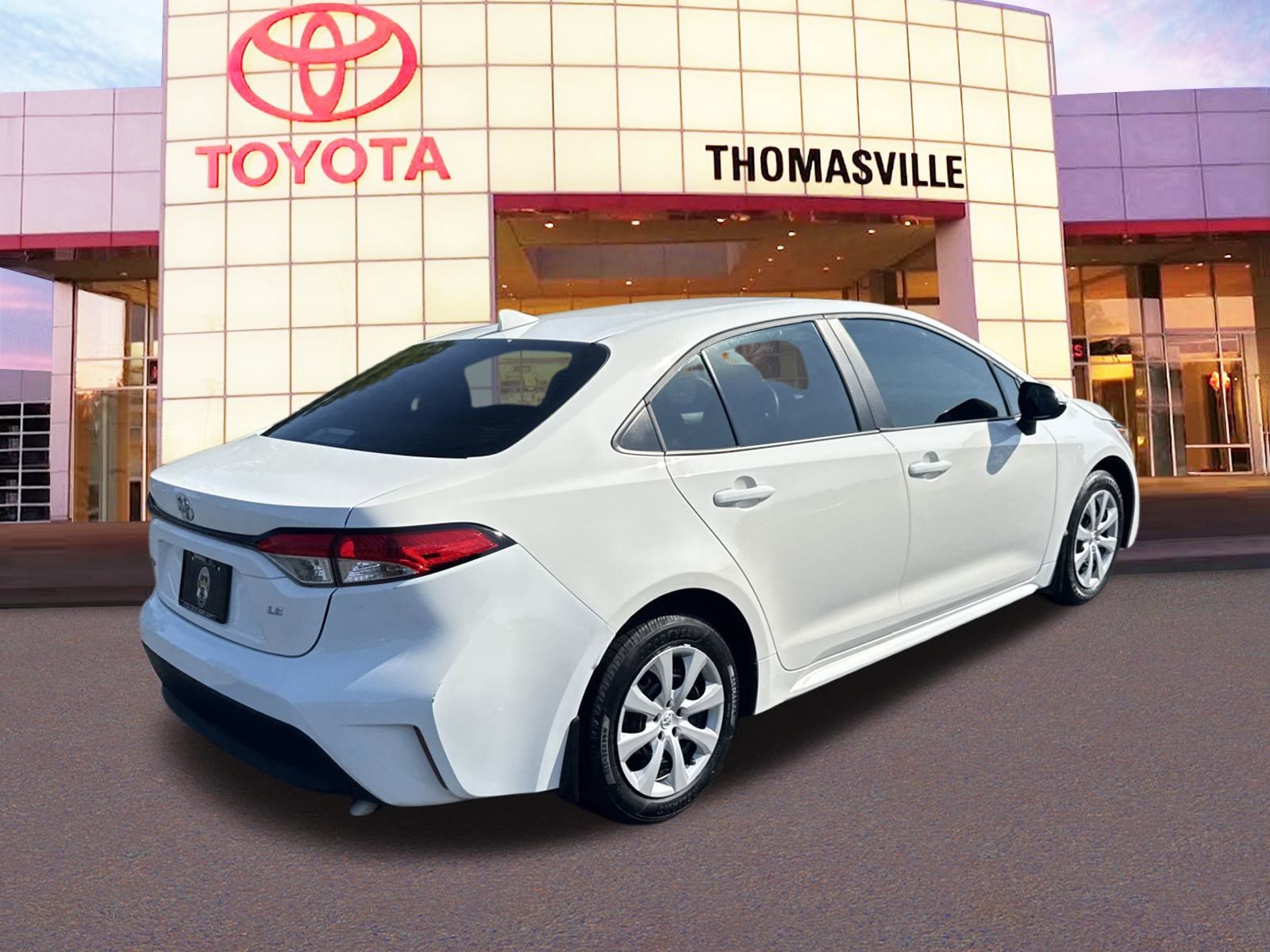 Used 2025 Toyota Corolla LE FWD image 5