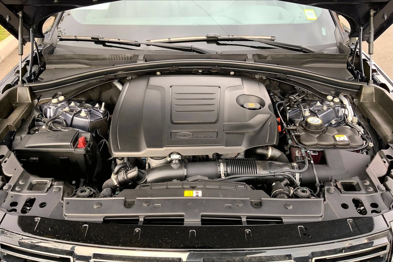 Certified 2026 Land Rover Range Rover Velar Dynamic SE AWD/4WD image 29