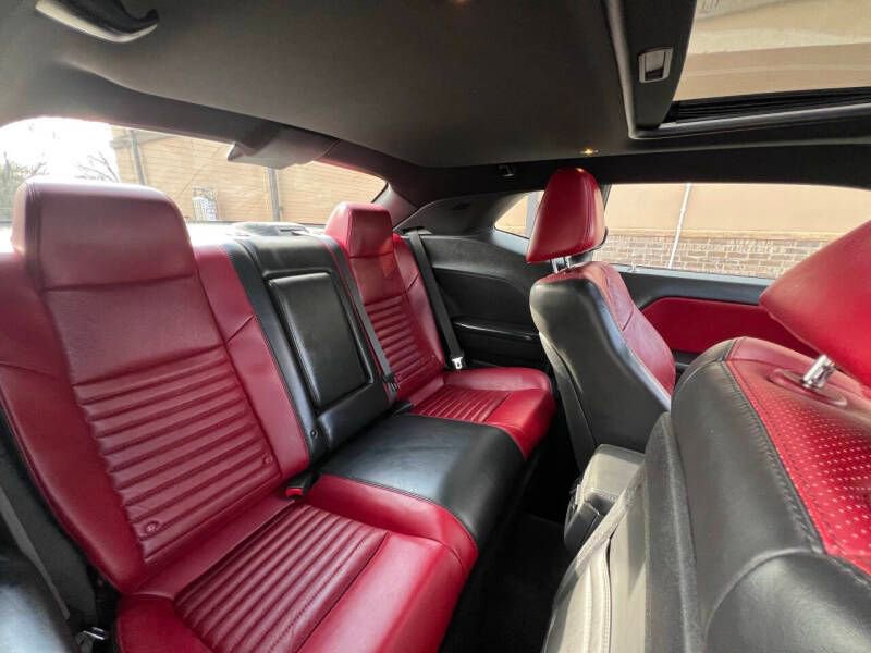 Used 2013 Dodge Challenger SXT RWD image 14