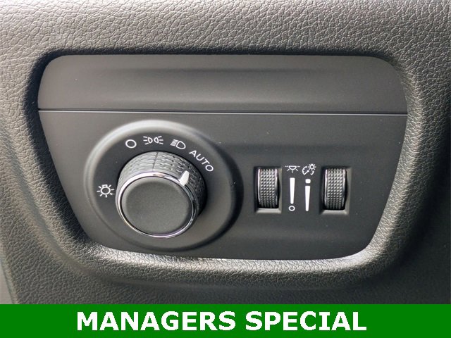 New 2025 Jeep Grand Cherokee Altitude image 13