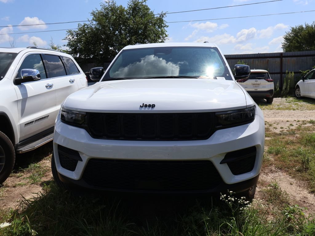 Used 2024 Jeep Grand Cherokee Altitude AWD/4WD image 6