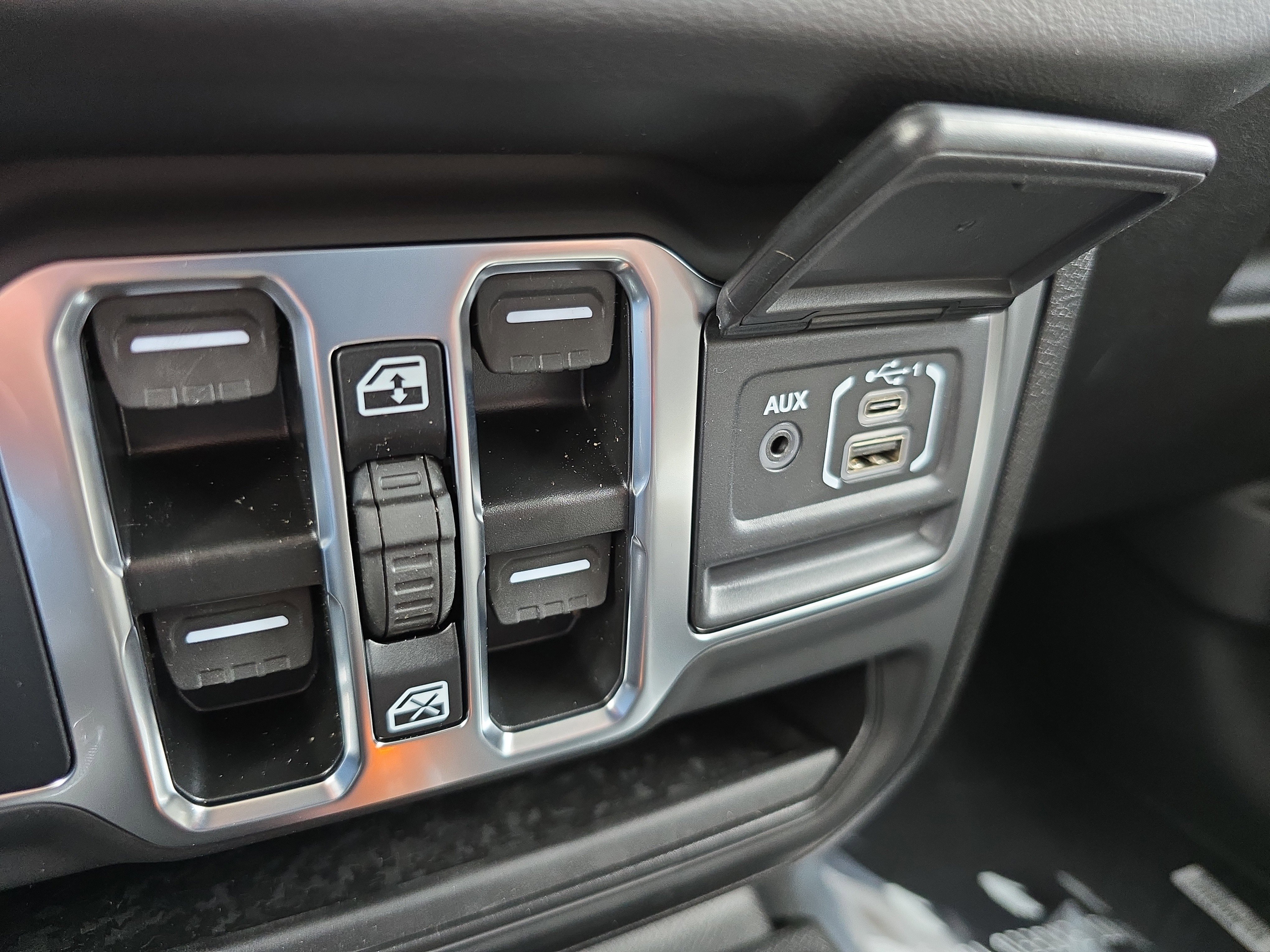 New 2025 Jeep Gladiator Sport w/ Premium Package image 29