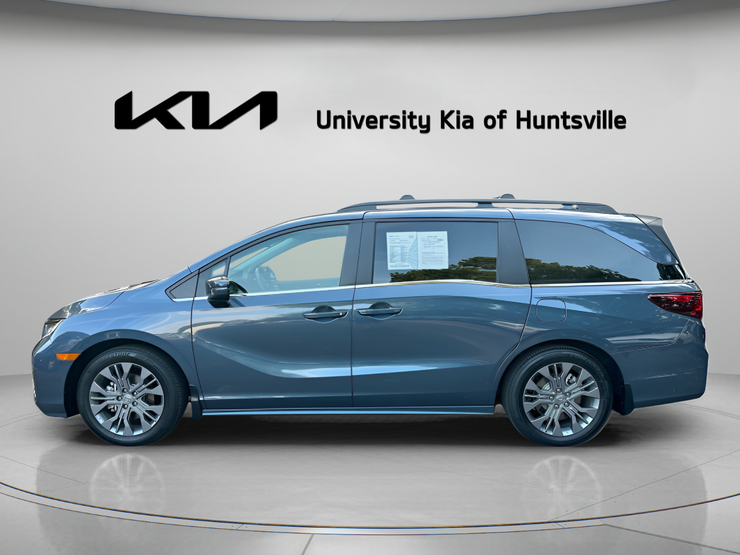 Used 2025 Honda Odyssey Touring image 5