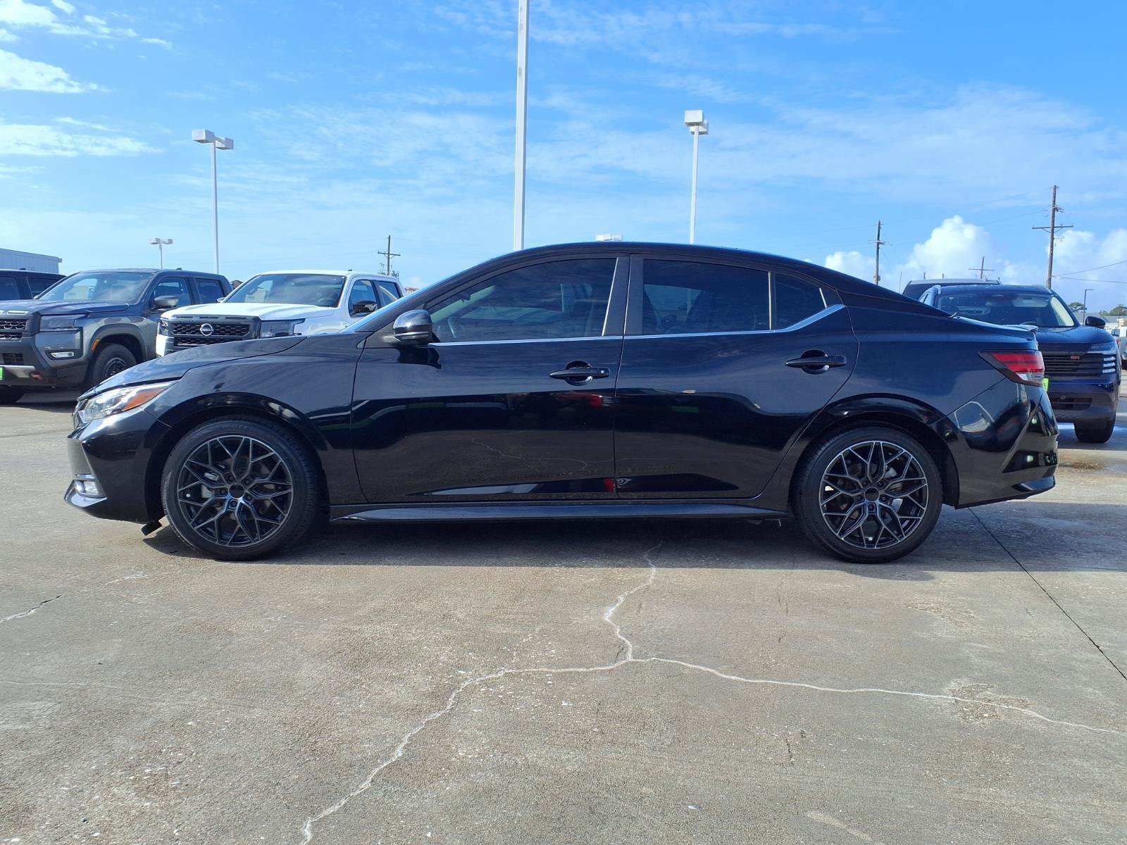 Used 2023 Nissan Sentra SR w/ SR Premium Package FWD image 7