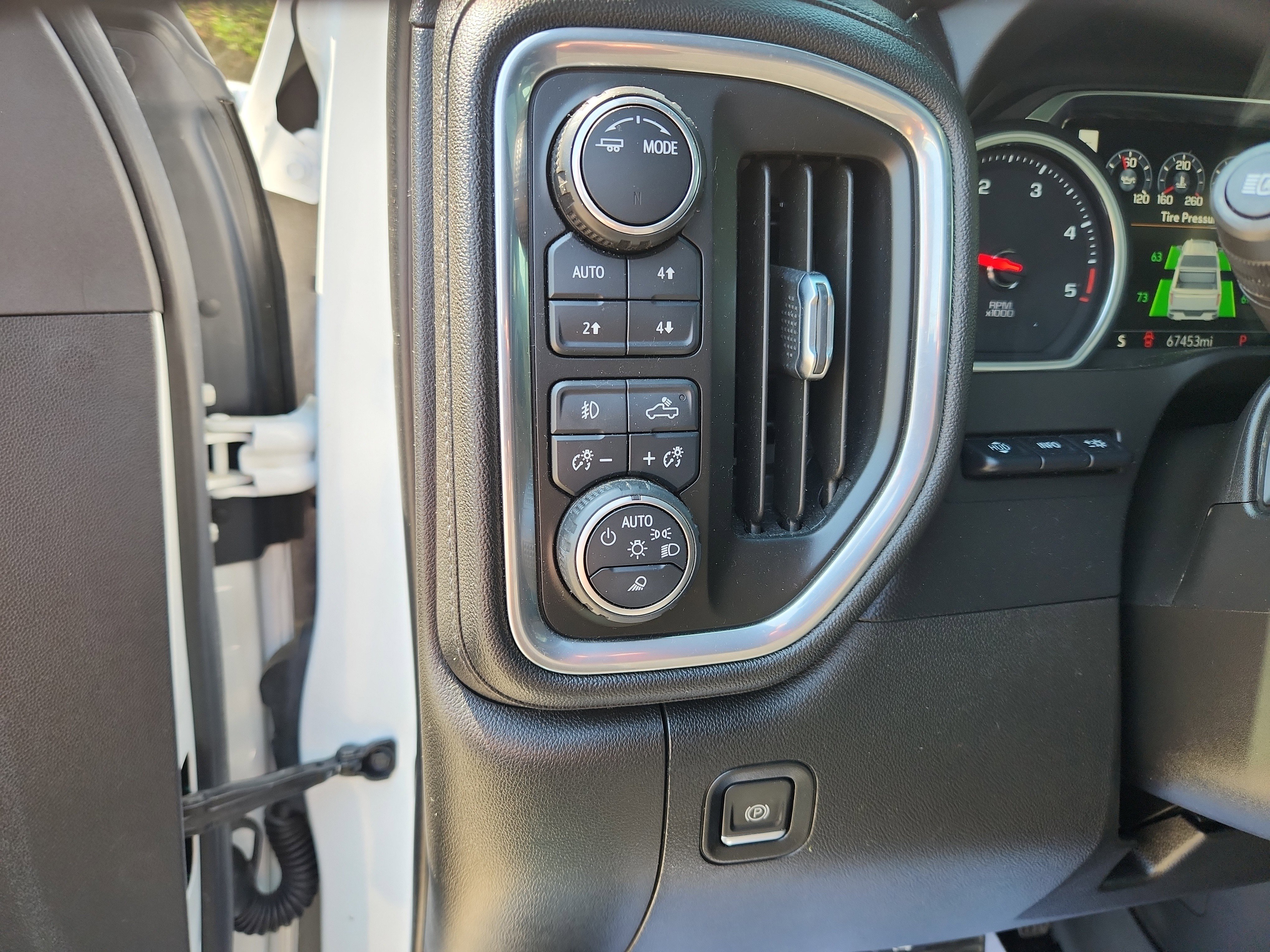 Used 2021 Chevrolet Silverado 2500 LTZ w/ LTZ Plus Package AWD/4WD image 28