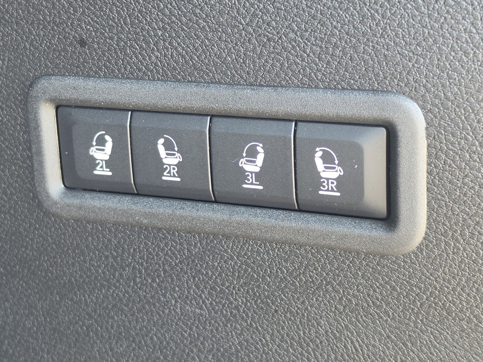 Used 2024 Jeep Wagoneer Series III w/ Convenience Group I image 15