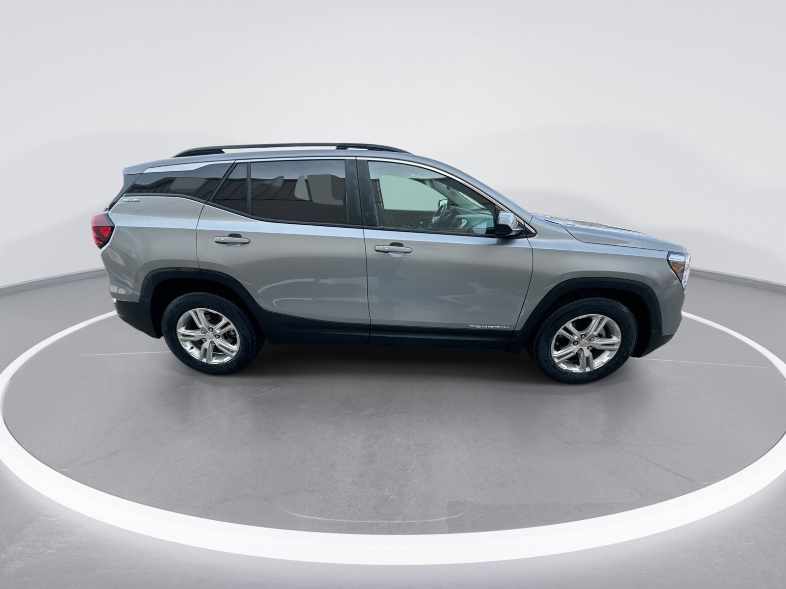 Used 2023 GMC Terrain SLE w/ Driver Convenience Package FWD image 9