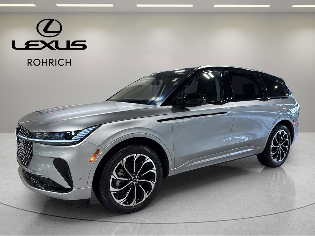 Used 2024 Lincoln Nautilus Reserve image 1