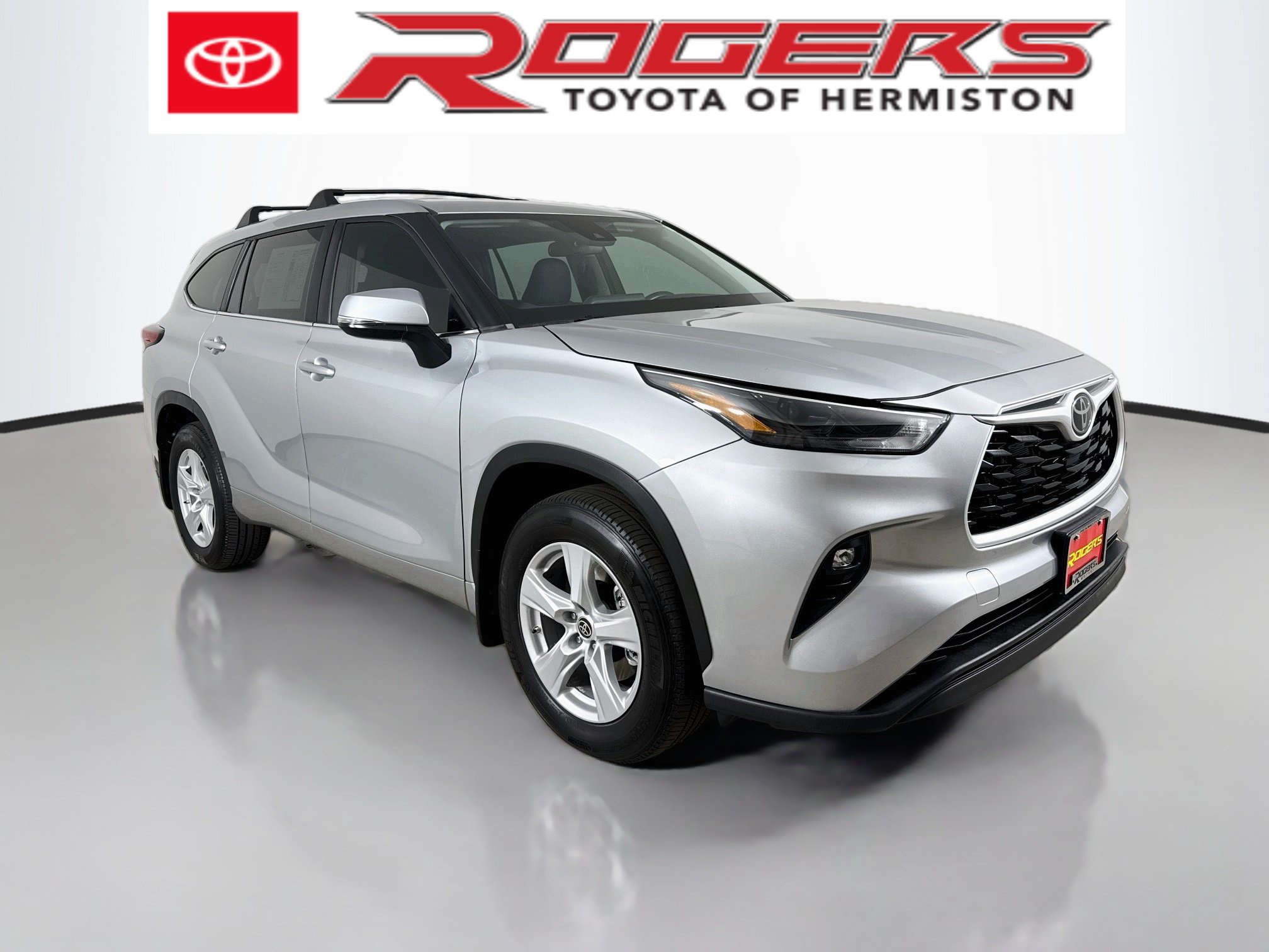 Used 2023 Toyota Highlander LE AWD/4WD image 1