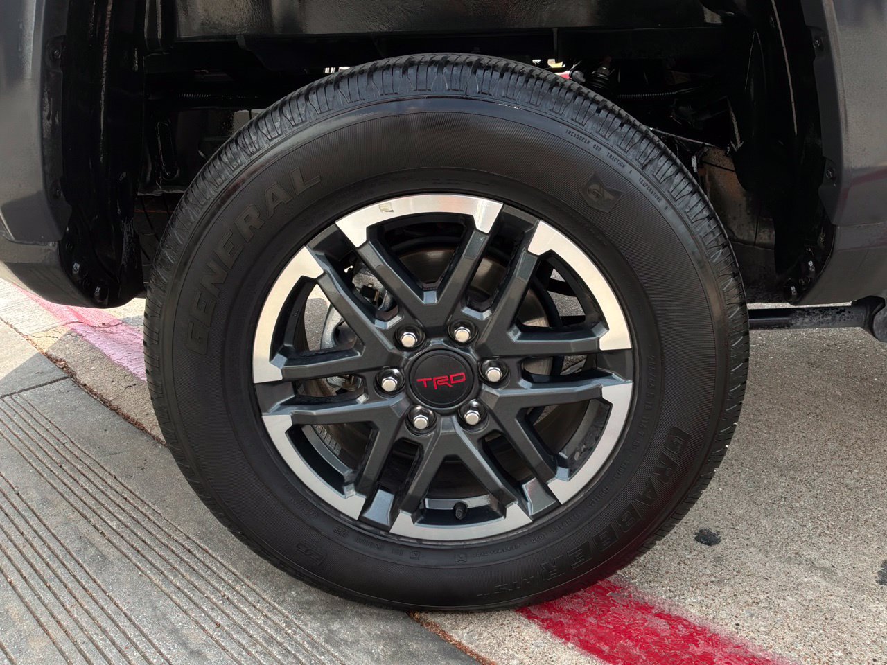 Used 2025 Toyota Tacoma TRD Sport AWD/4WD image 9