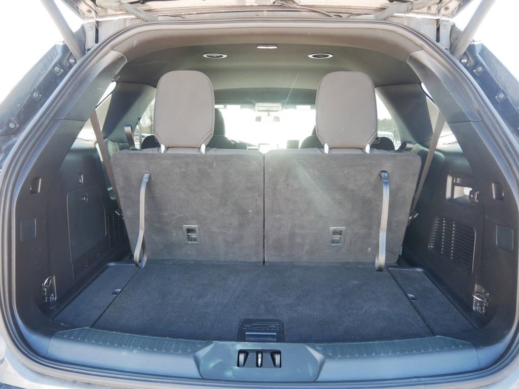 Used 2020 Ford Explorer XLT w/ Comfort Package AWD/4WD image 12
