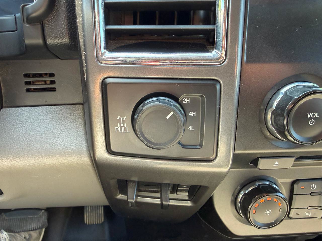 Used 2017 Ford F250 XLT w/ XLT Value Package AWD/4WD image 38
