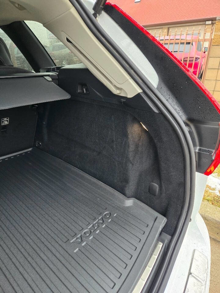 Used 2023 Volvo XC60 B5 Core image 16