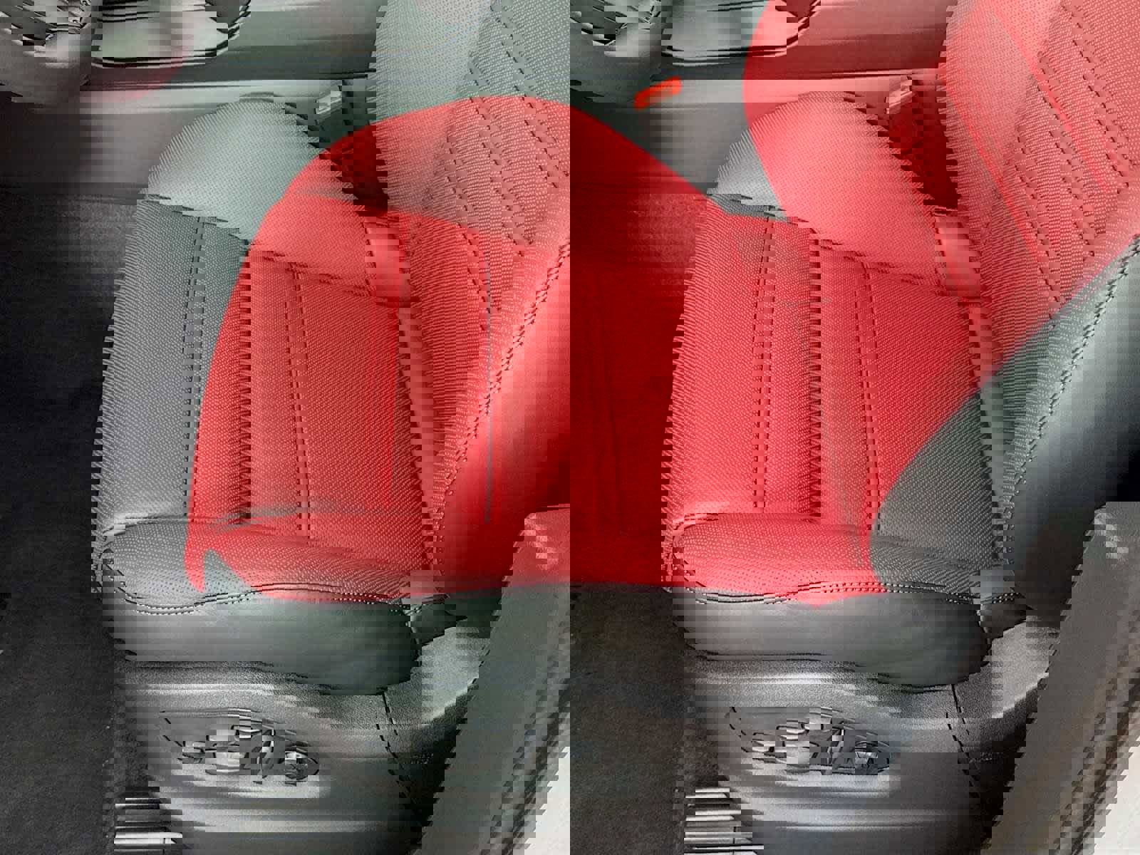 New 2025 Porsche Cayenne Turbo image 15