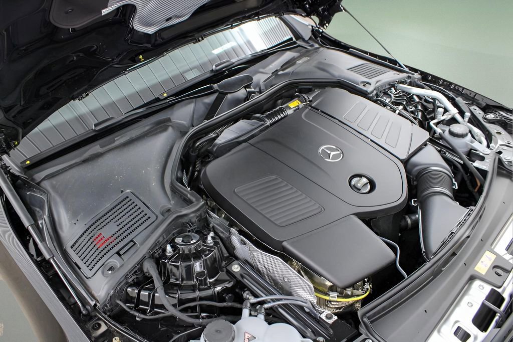Used 2025 Mercedes-Benz C 300 Sedan image 32