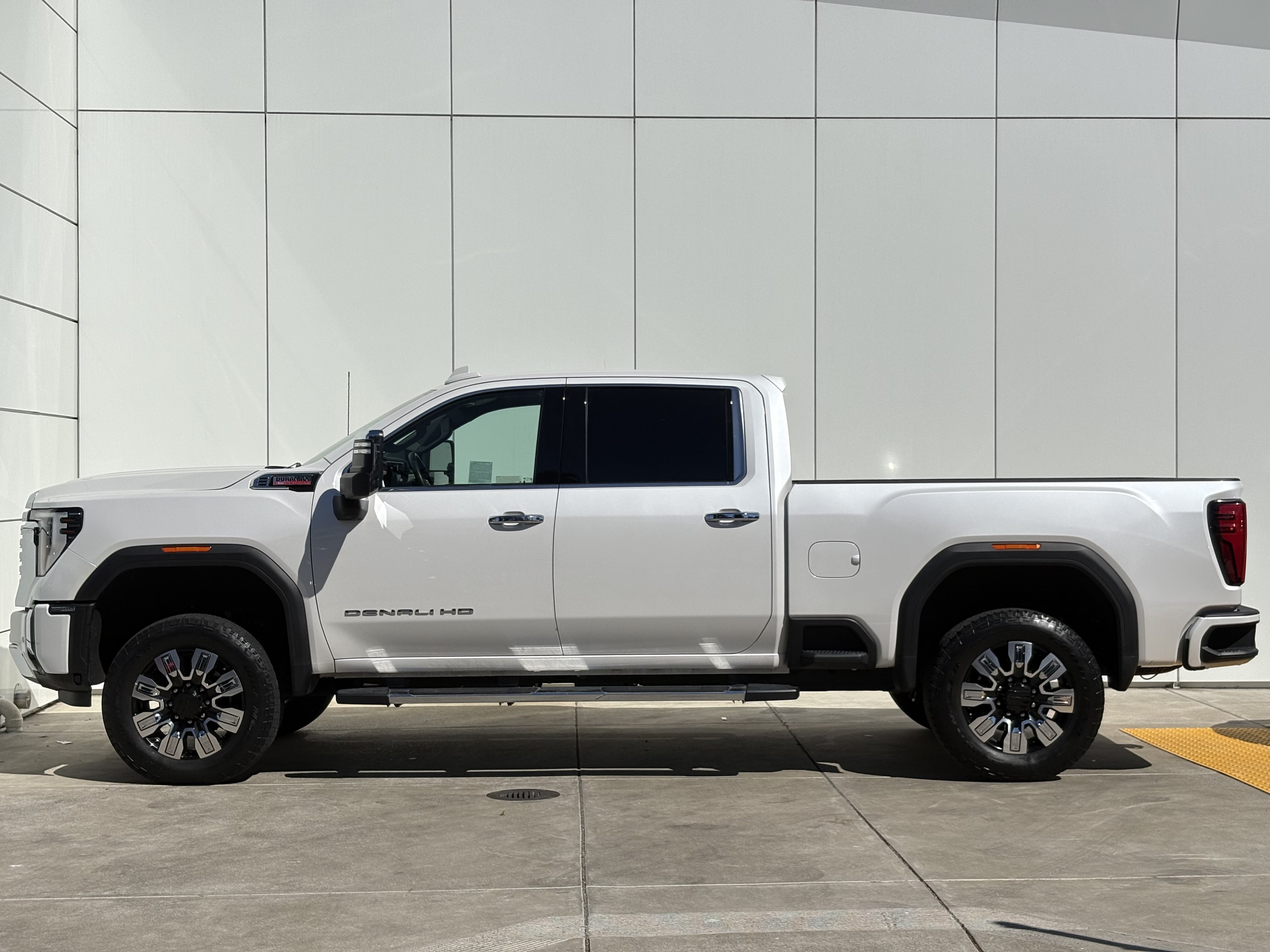 Used 2024 GMC Sierra 2500 Denali w/ Technology Package AWD/4WD image 4
