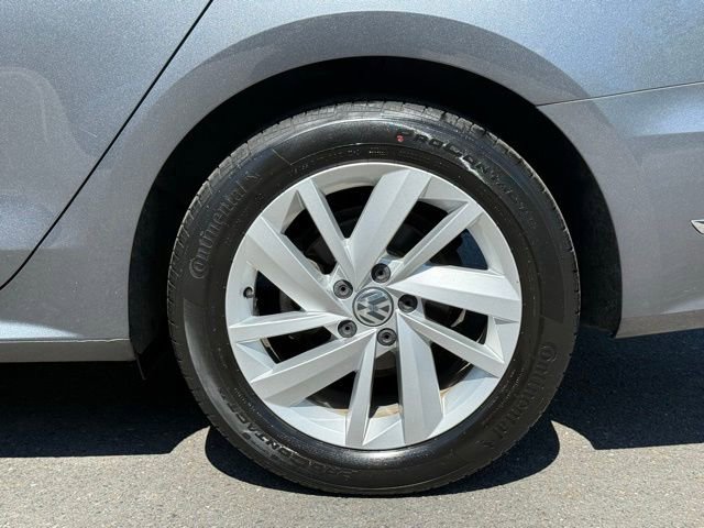 Used 2018 Volkswagen Passat 2.0T SE w/ SE Lighting Package FWD image 19