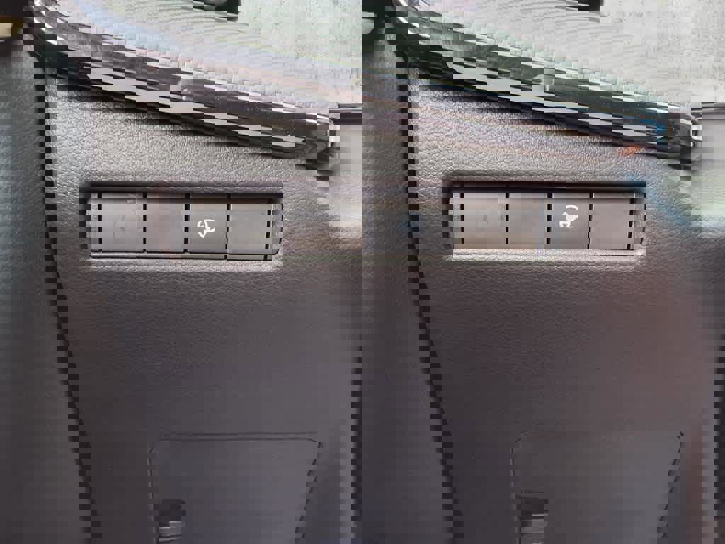 New 2025 Nissan Kicks SR image 22