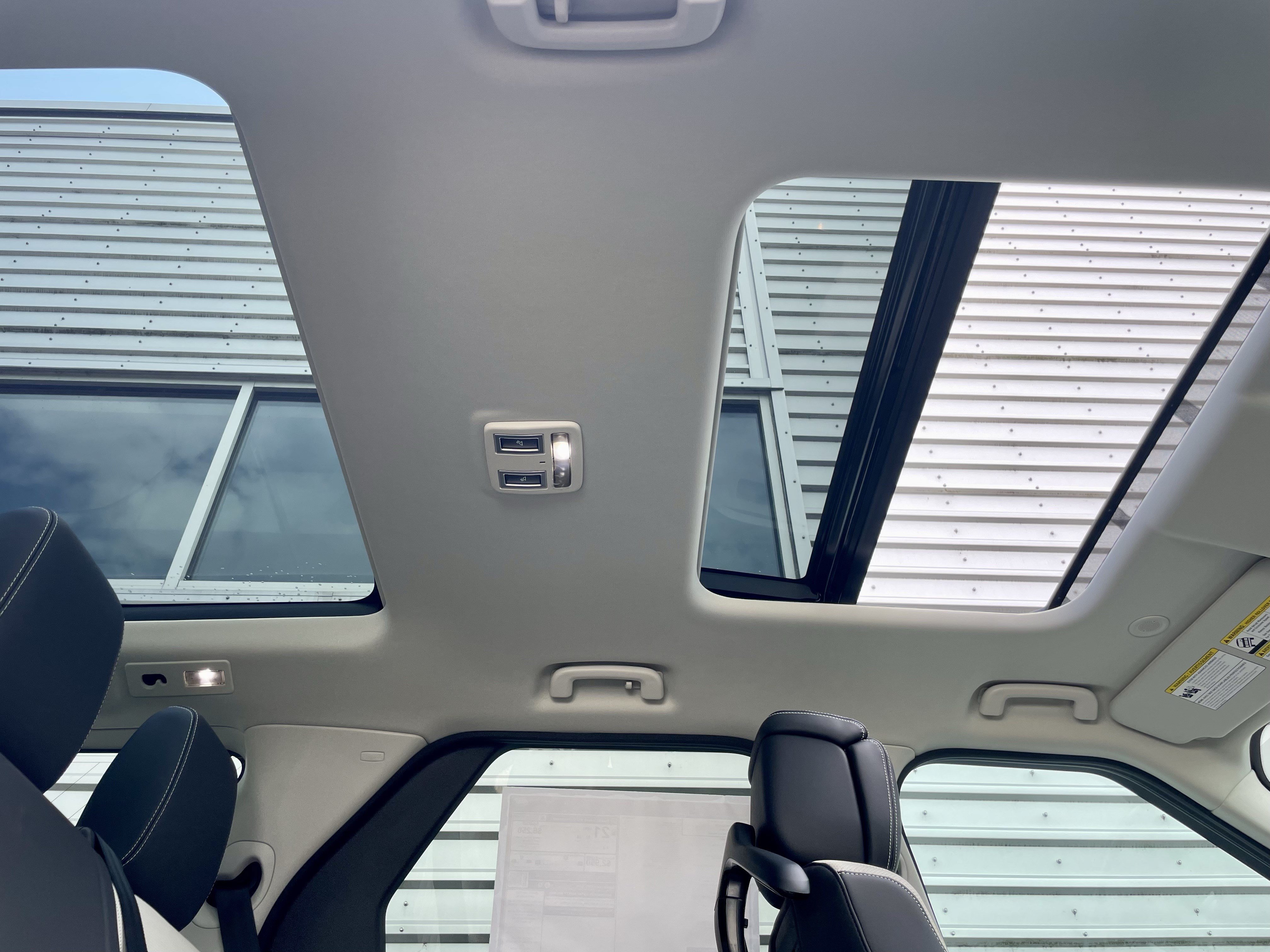 New 2026 Land Rover Discovery Dynamic SE AWD/4WD image 17