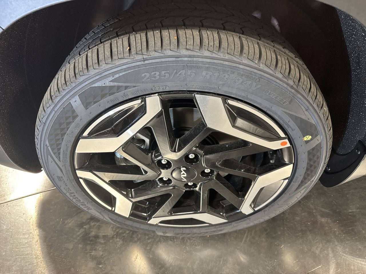 Certified 2025 Kia Seltos SX w/ SX Sunroof Package image 3