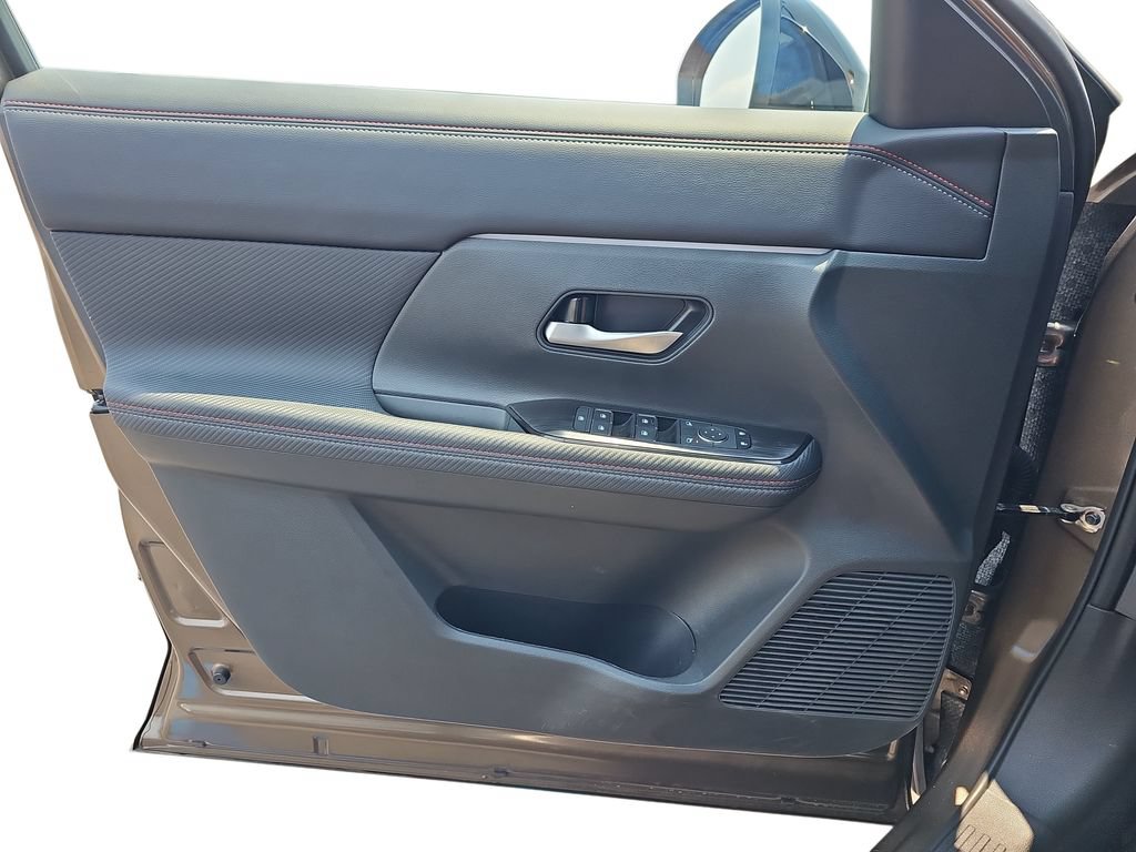 Used 2026 Nissan Kicks SR FWD image 25