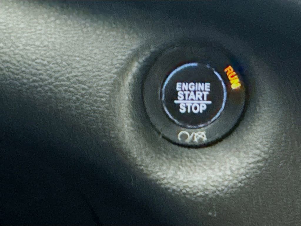 Used 2019 Jeep Cherokee Limited FWD image 14