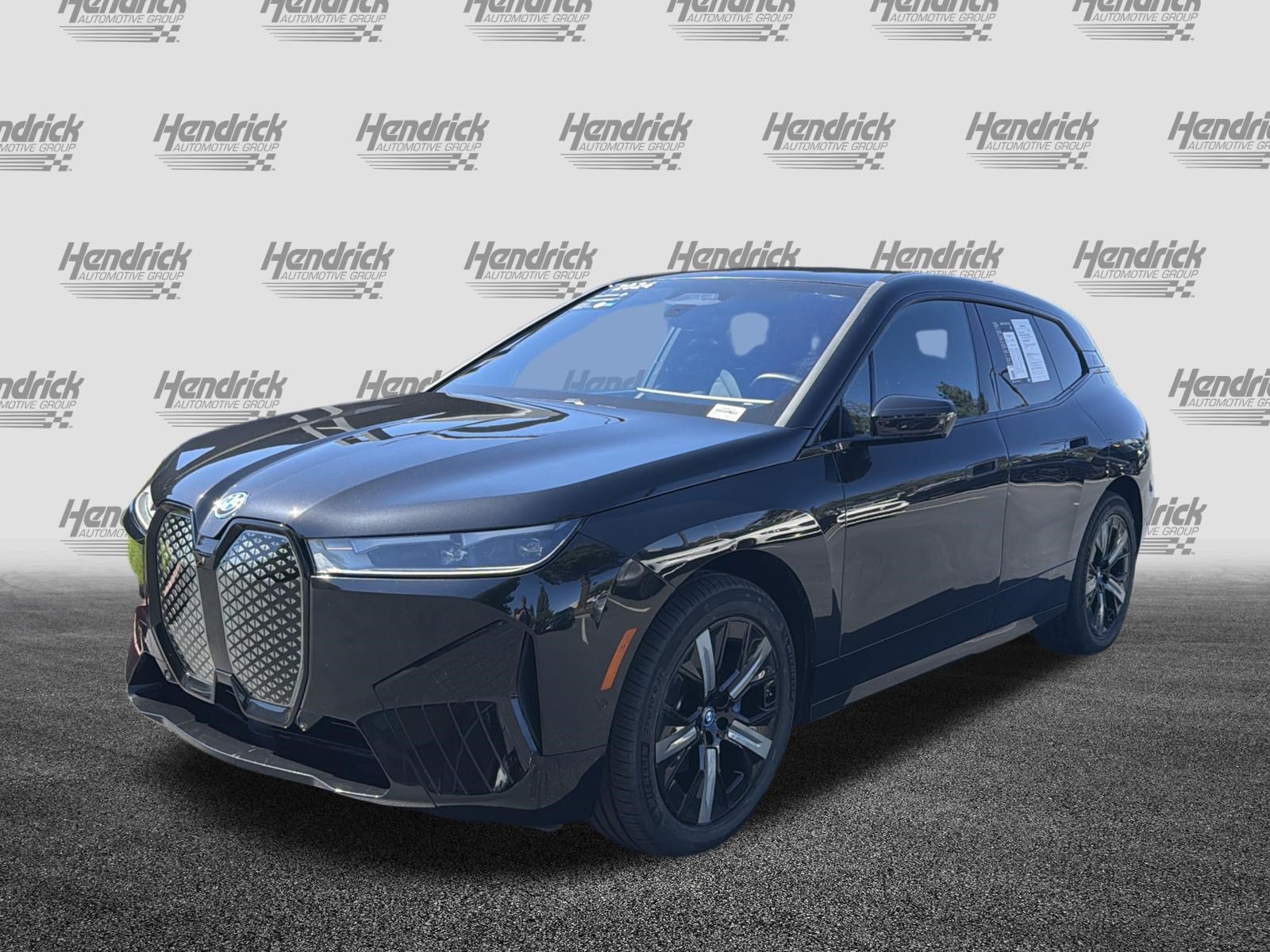 Used 2024 BMW iX xDrive50 w/ Sport Package AWD/4WD image 5