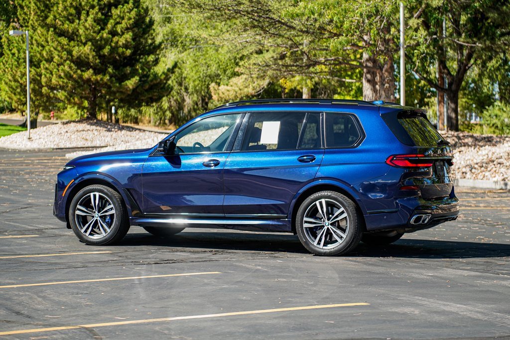 Used 2023 BMW X7 M60i image 7