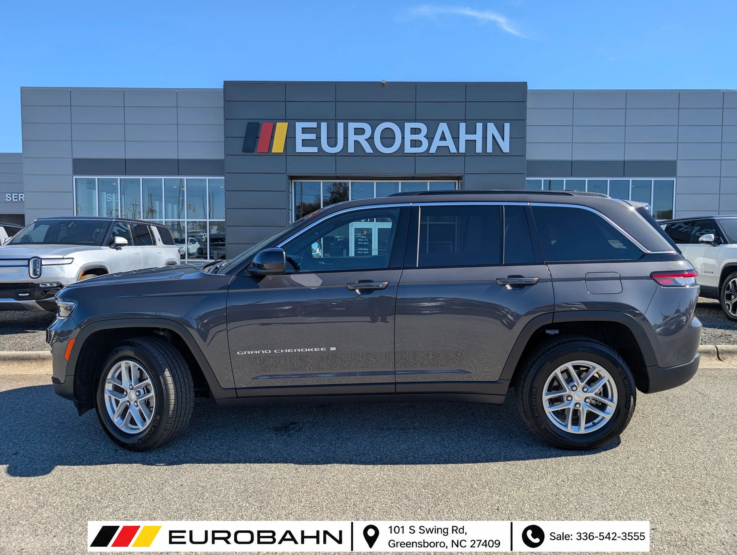 Used 2025 Jeep Grand Cherokee Laredo X AWD/4WD image 2