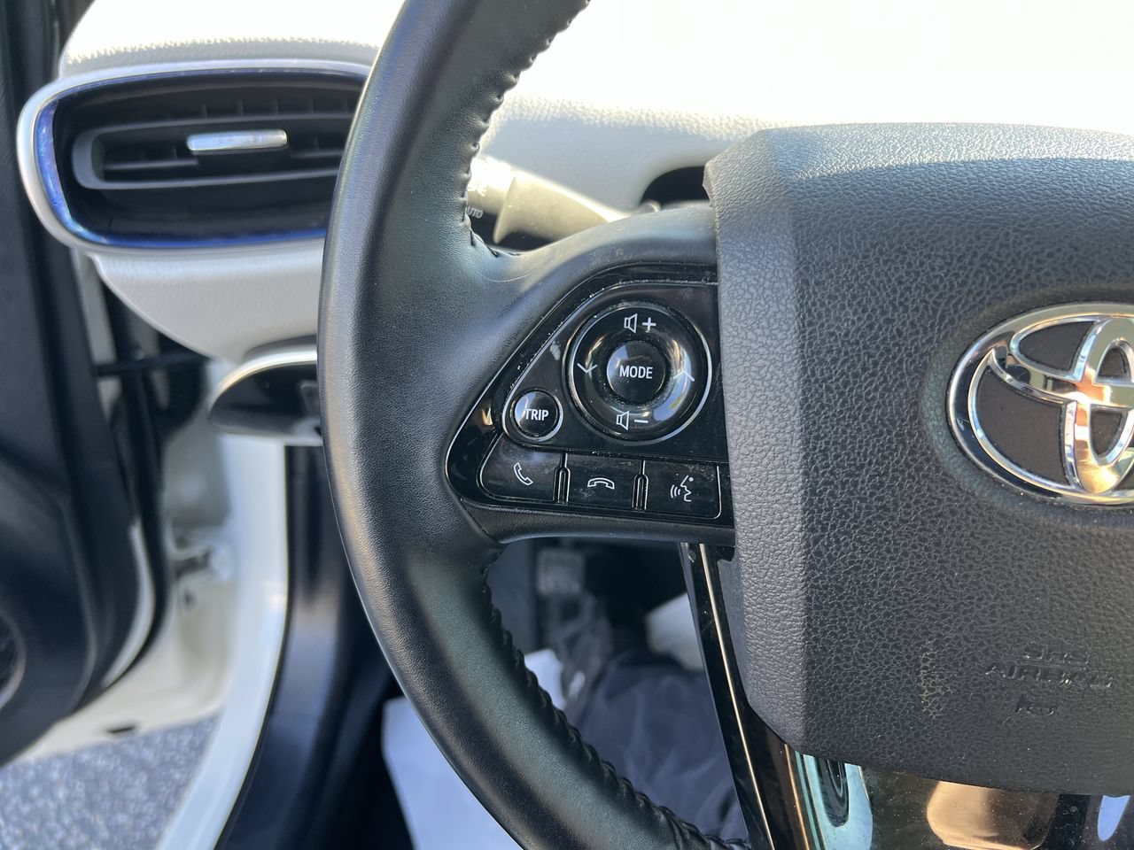 Used 2020 Toyota Prius Limited FWD image 19
