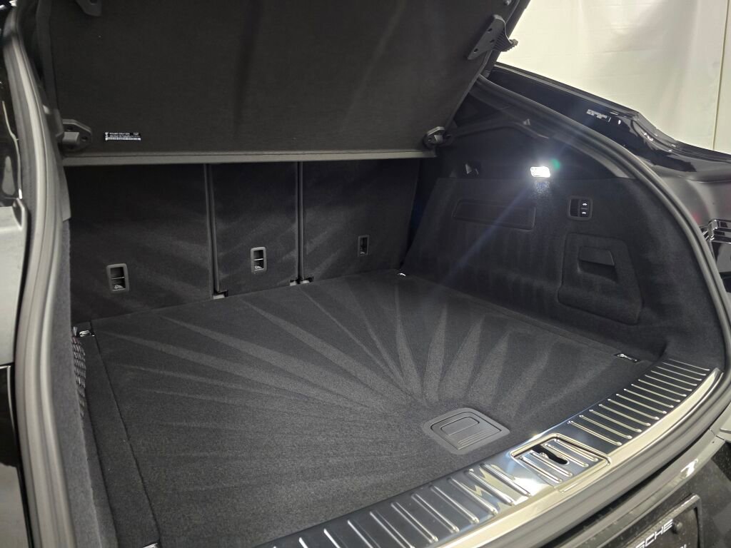 New 2026 Porsche Cayenne GTS image 22