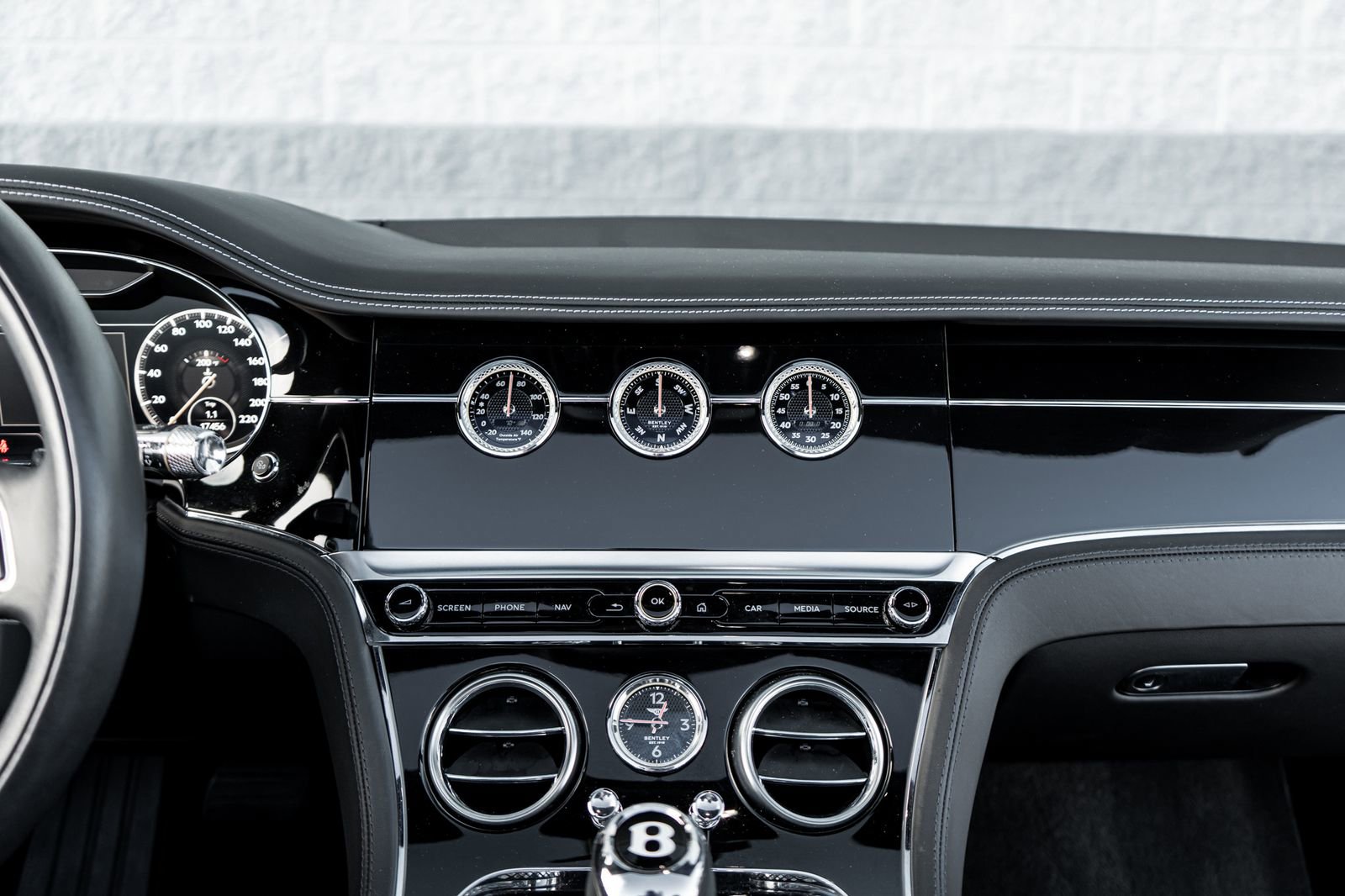 Certified 2022 Bentley Continental GT AWD/4WD image 32