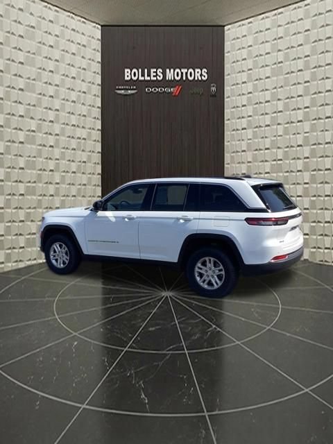 Certified 2023 Jeep Grand Cherokee Laredo AWD/4WD image 7