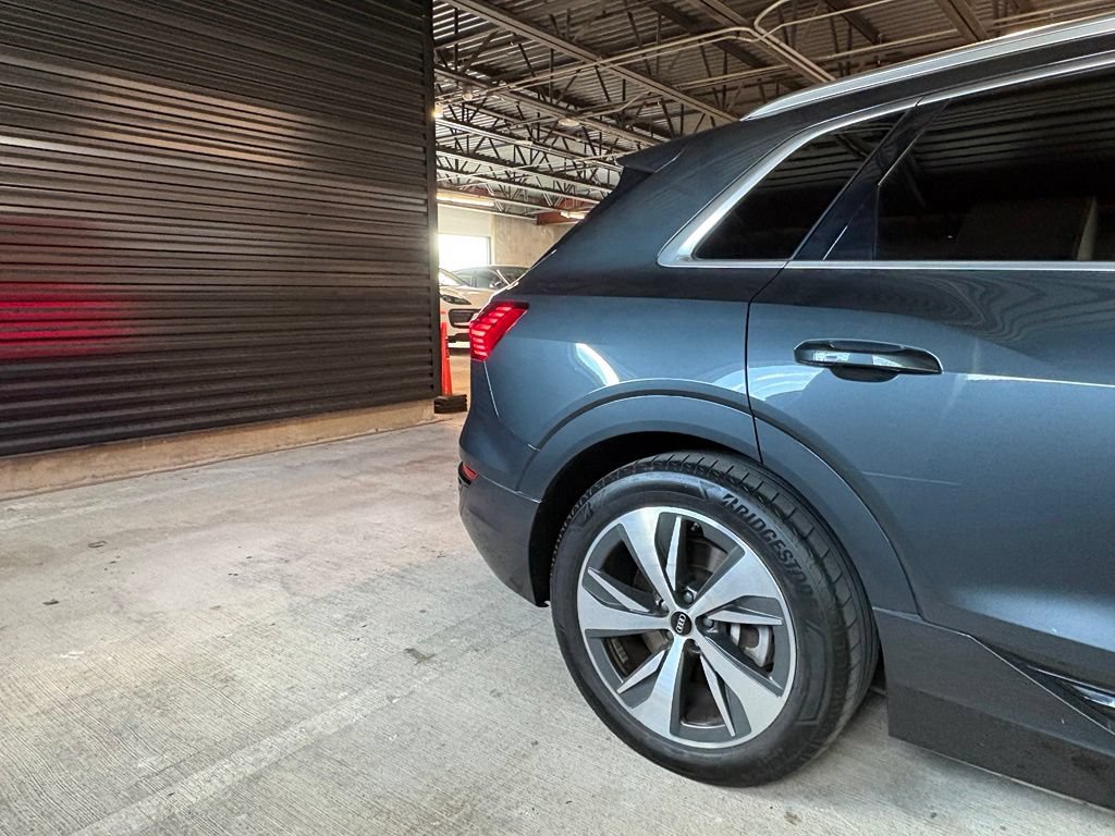 Used 2024 Audi Q8 e-tron Premium AWD/4WD image 10