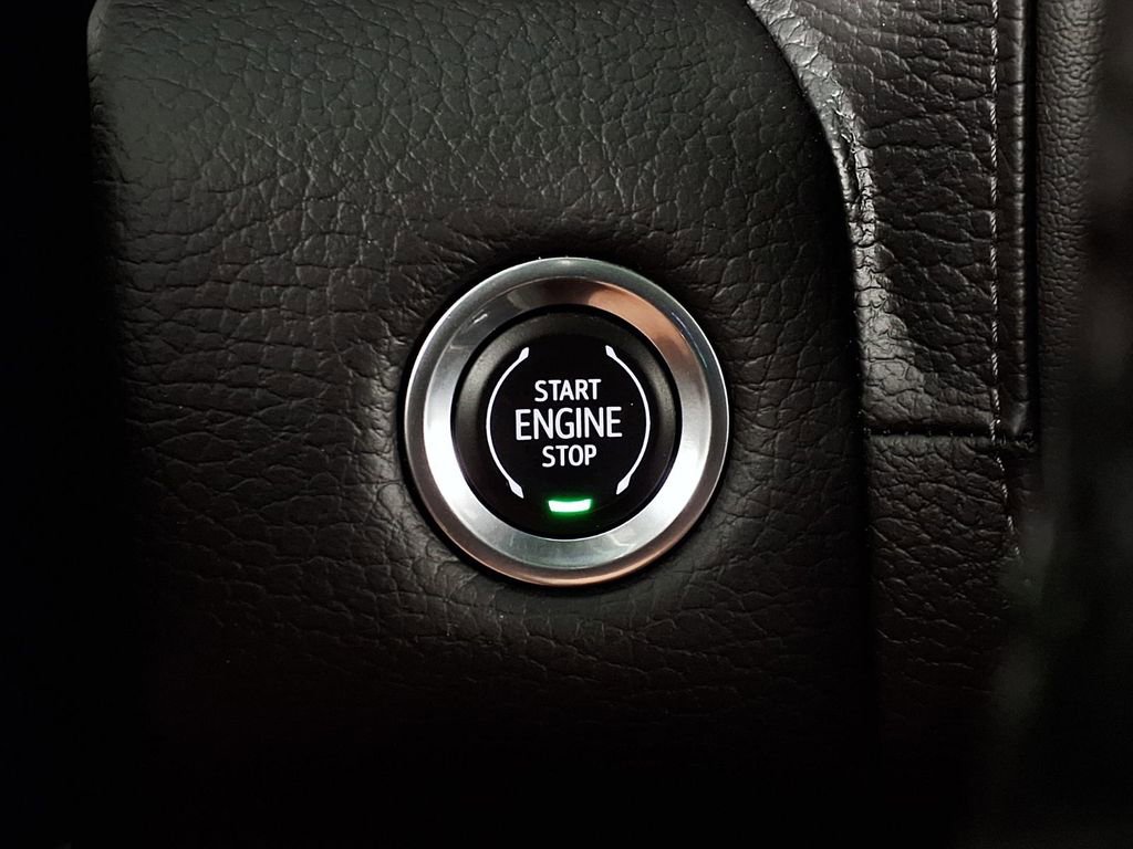 Used 2021 GMC Yukon Denali w/ Denali Premium Package image 16