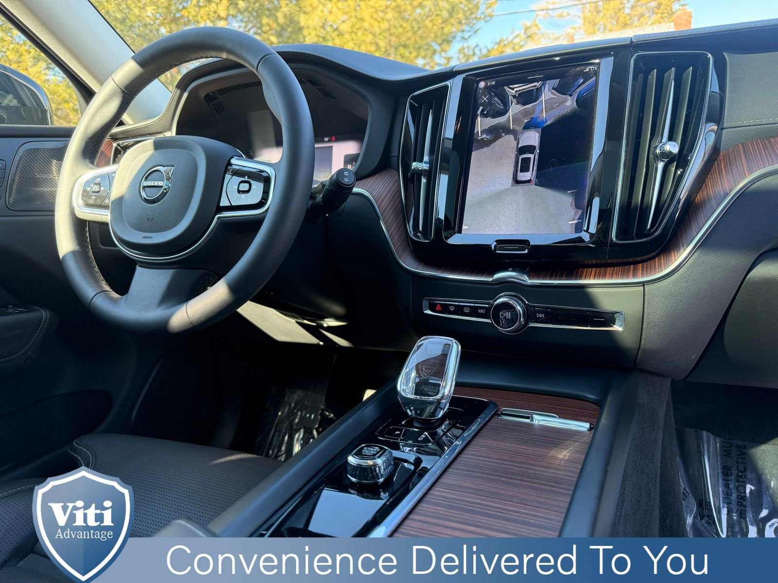 Certified 2023 Volvo XC60 B5 Ultimate w/ Climate Package image 32