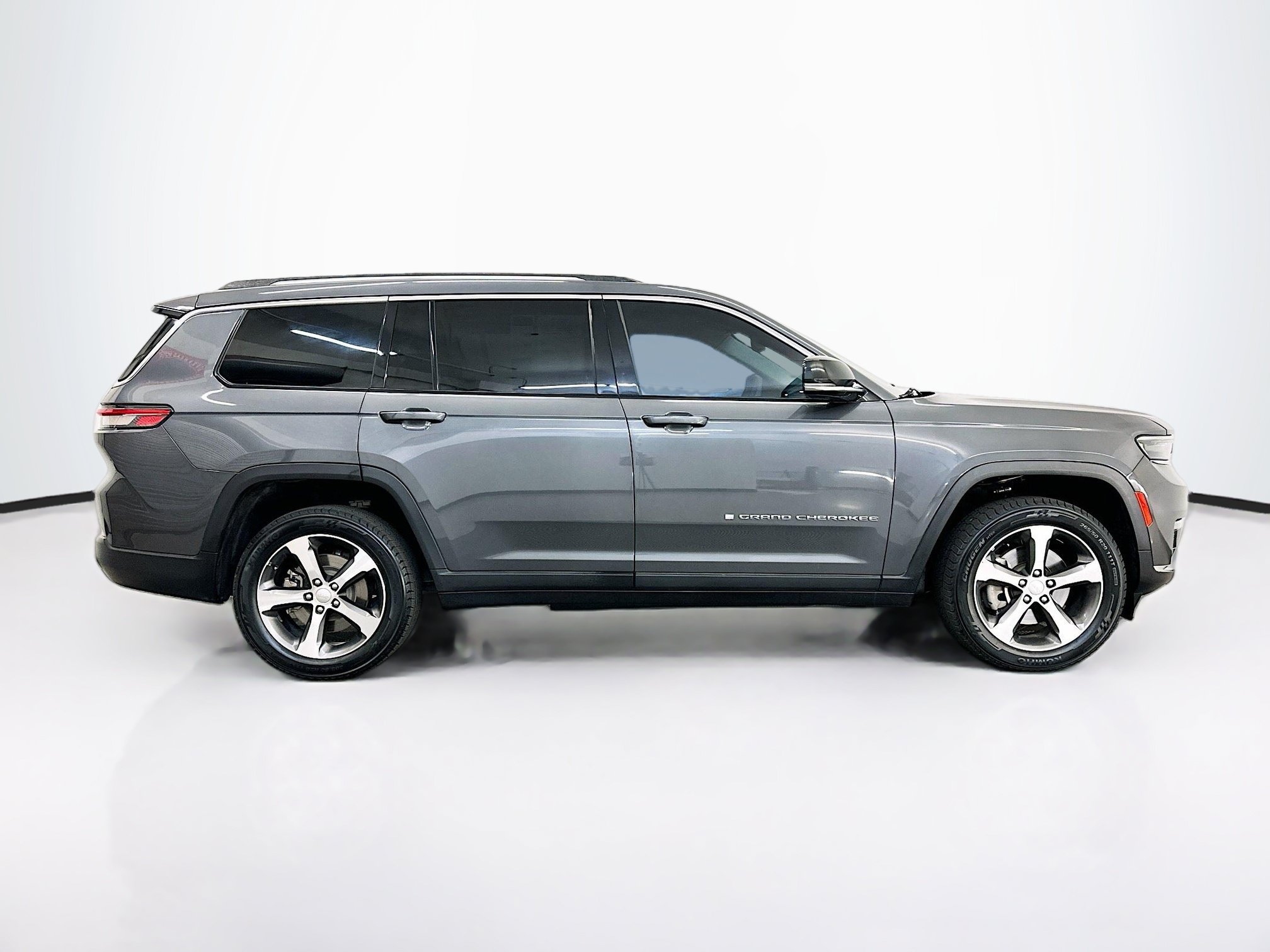 Used 2023 Jeep Grand Cherokee L Limited AWD/4WD image 10