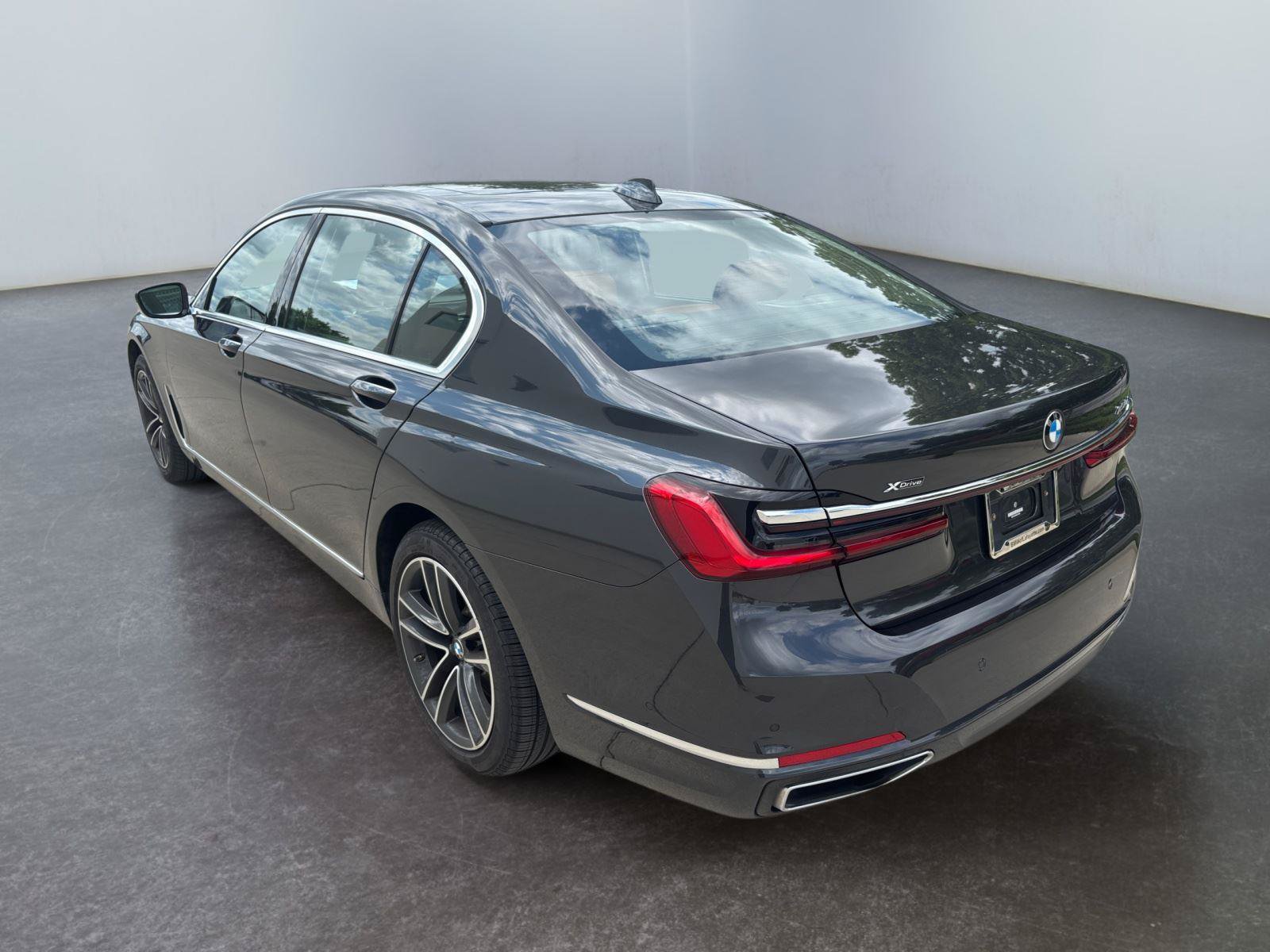 Used 2022 BMW 750Li xDrive AWD/4WD image 17