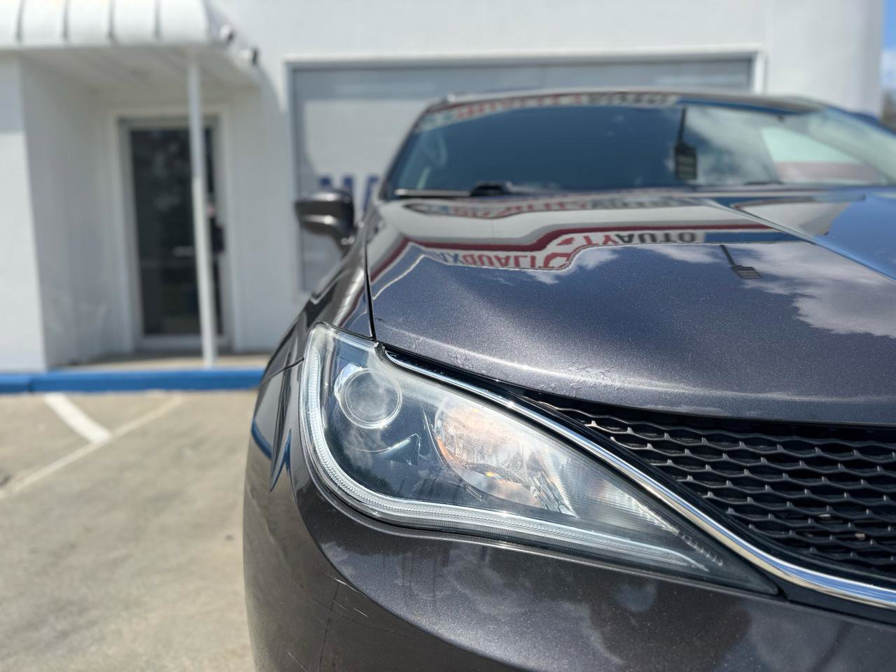 Used 2019 Chrysler Pacifica Touring-L image 9