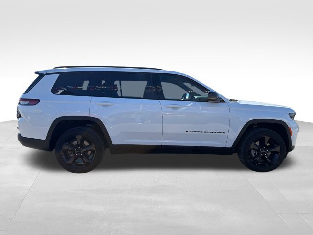 Used 2025 Jeep Grand Cherokee L Limited w/ Black Appearance Package AWD/4WD image 4