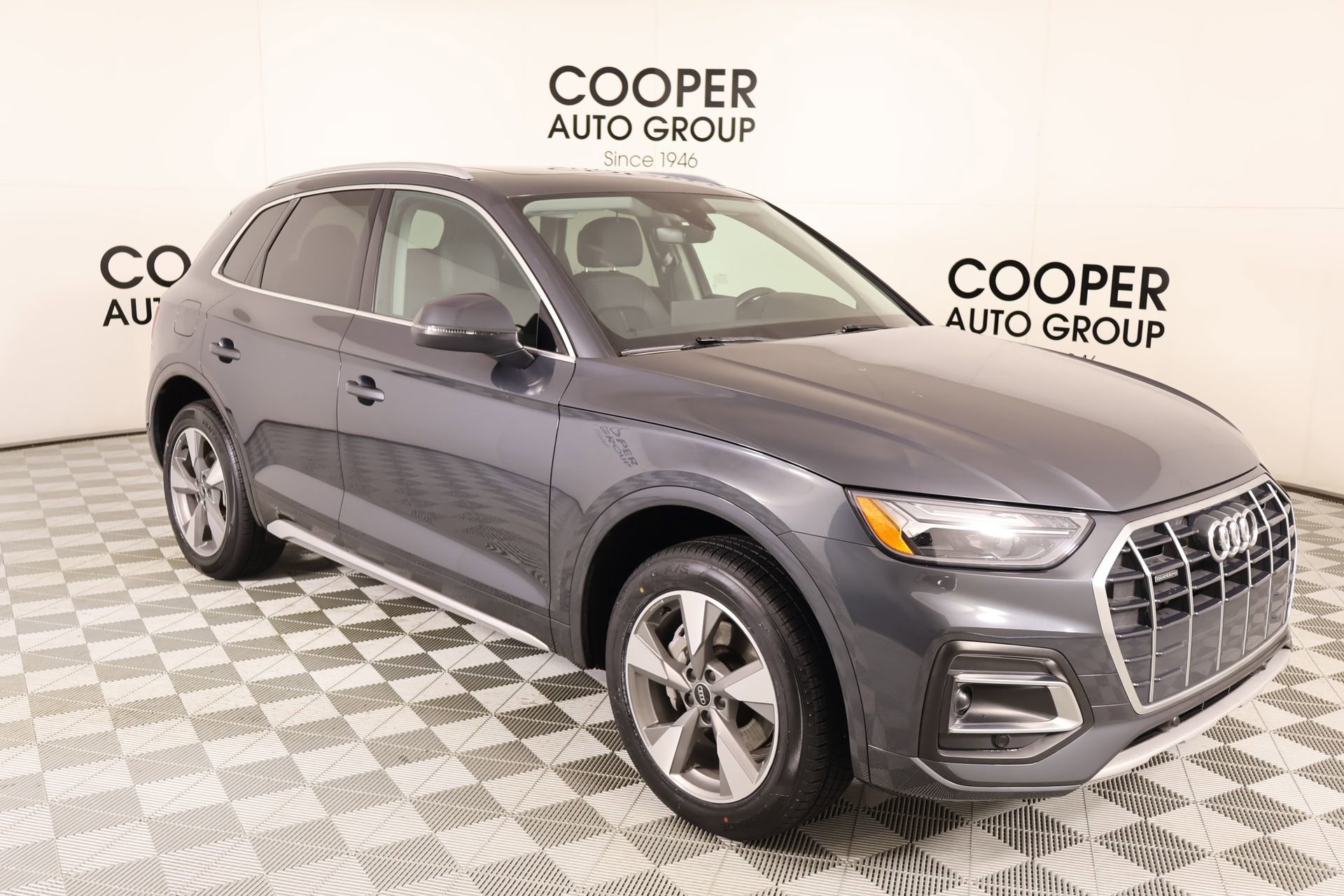 Used 2023 Audi Q5 2.0T Premium w/ Convenience Package image 1