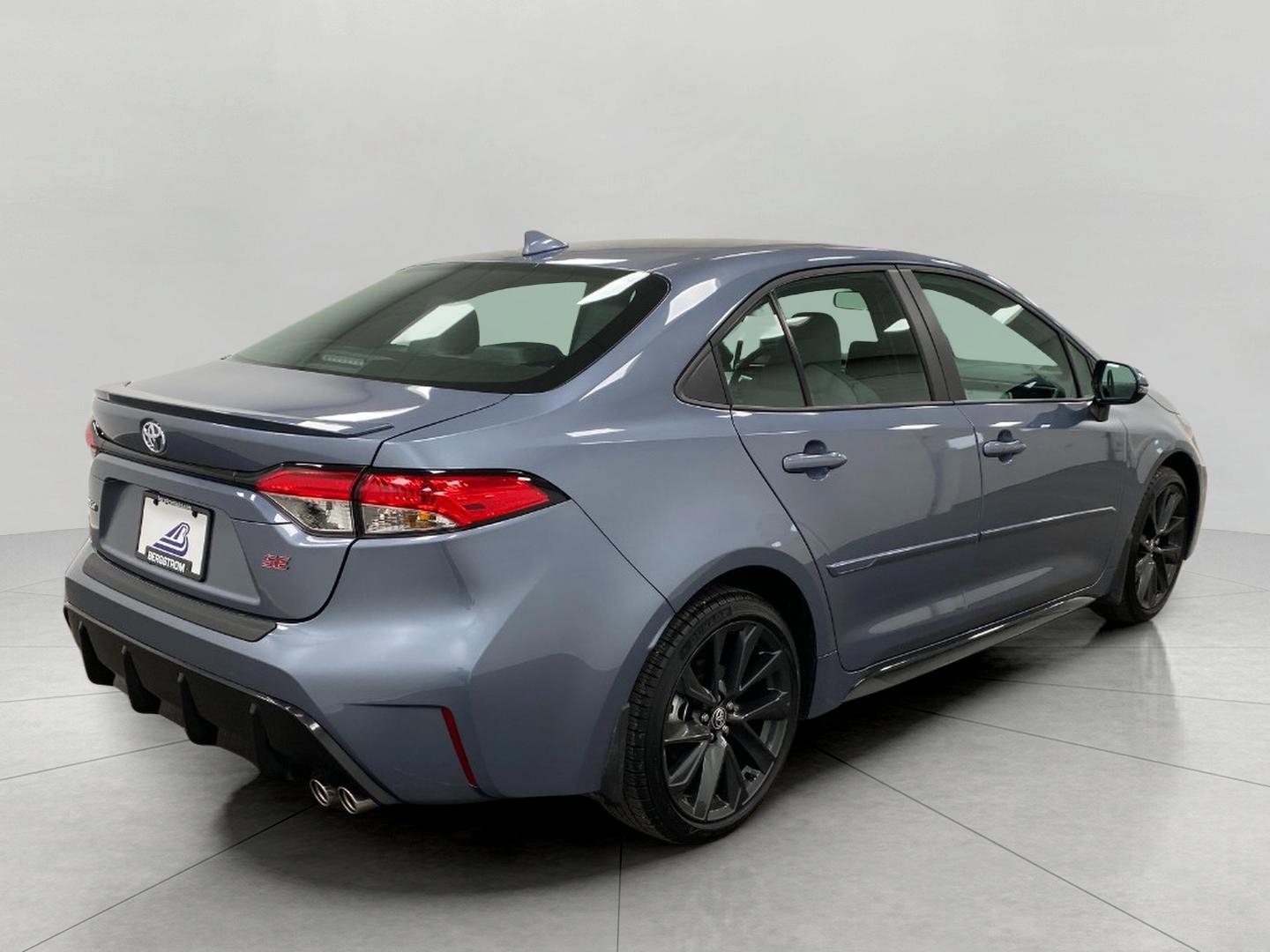 Used 2026 Toyota Corolla SE w/ SE Package image 4