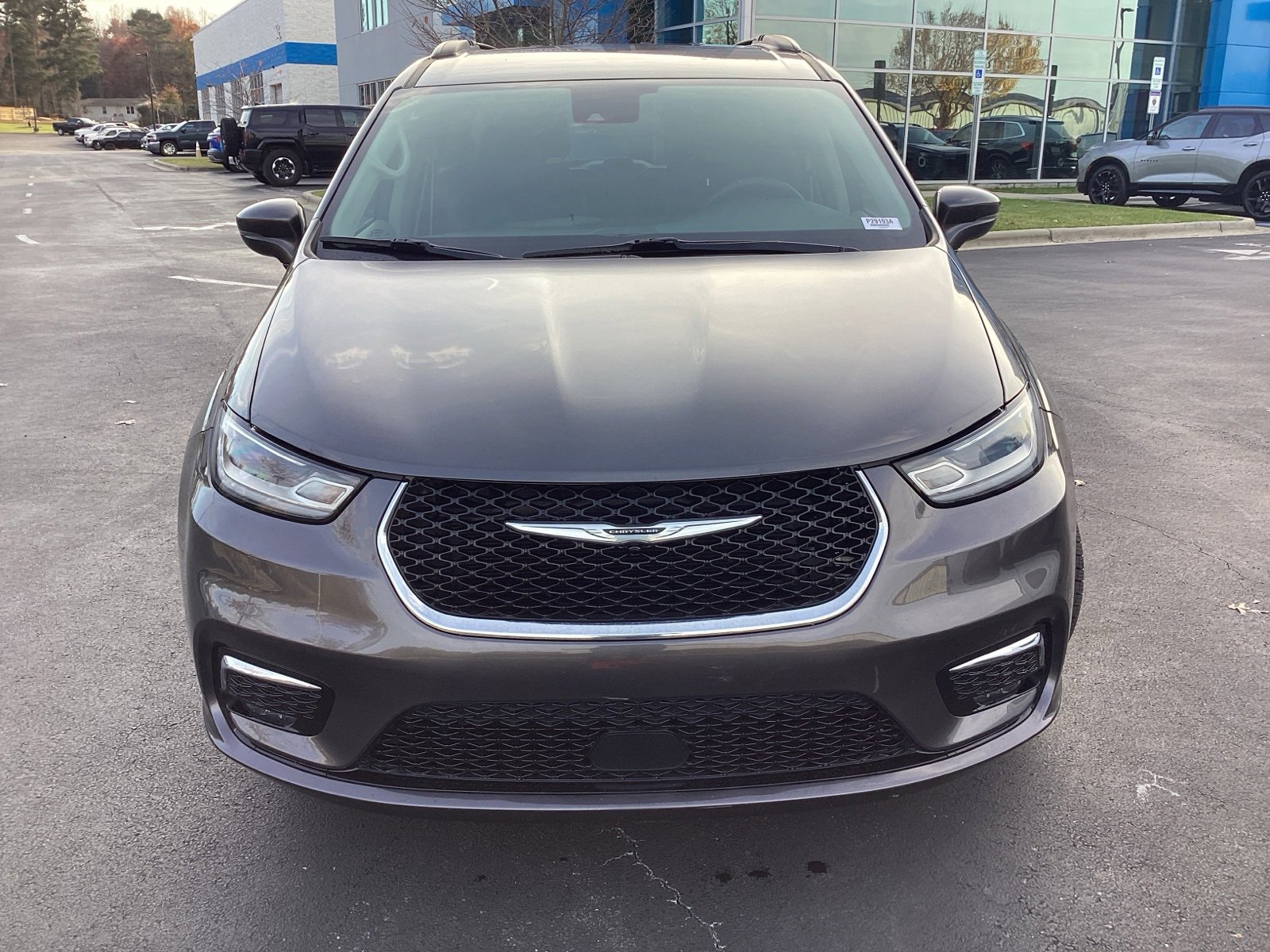 Used 2022 Chrysler Pacifica Touring-L image 4