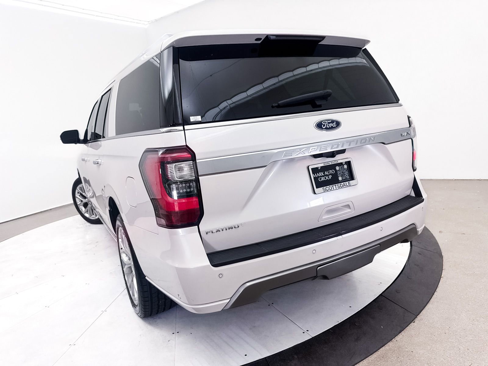 Used 2018 Ford Expedition Max Platinum AWD/4WD image 9