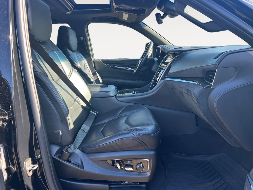 Used 2019 Cadillac Escalade ESV Platinum w/ Escalade Sport Edition image 10