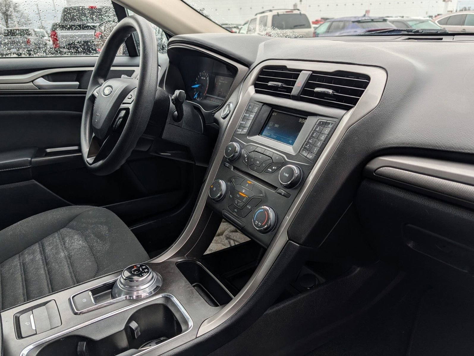 Used 2017 Ford Fusion SE image 21