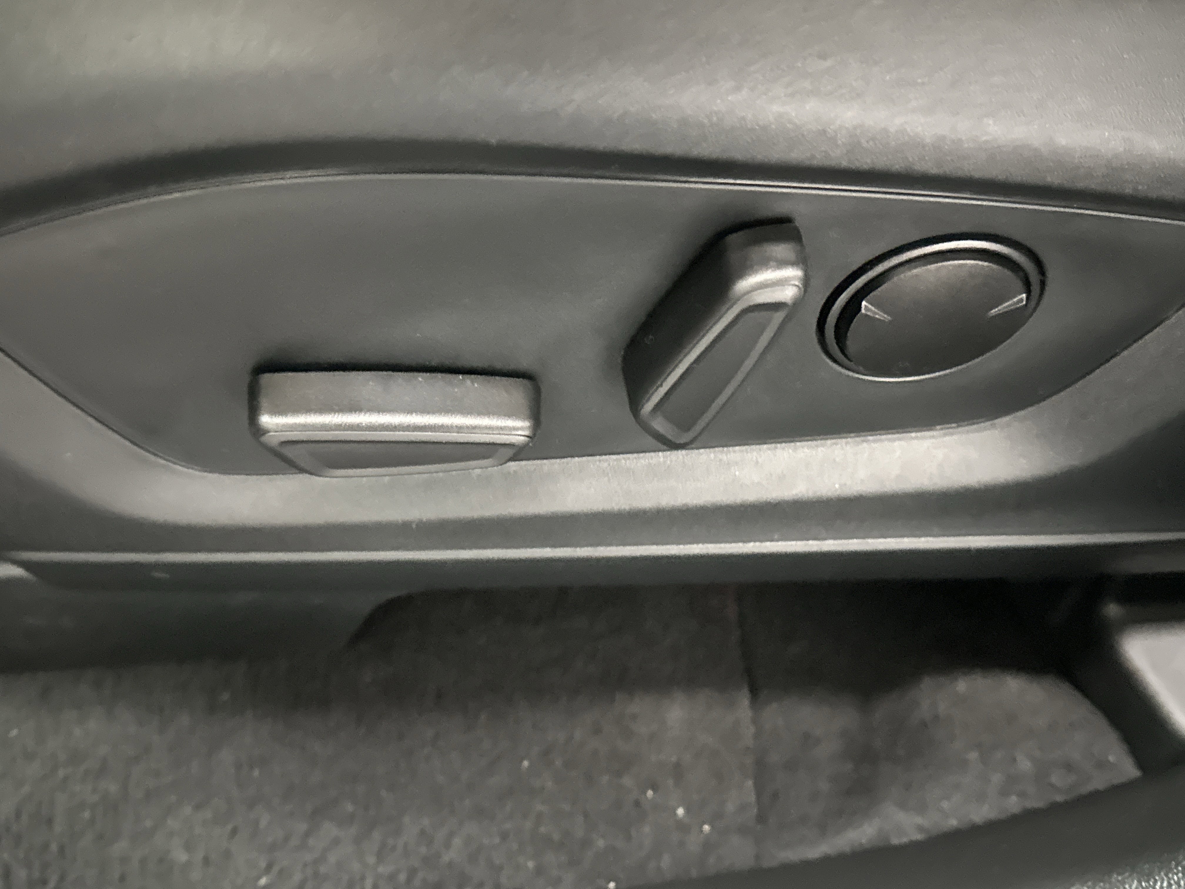 Used 2023 Ford Explorer XLT w/ Equipment Group 202A image 22