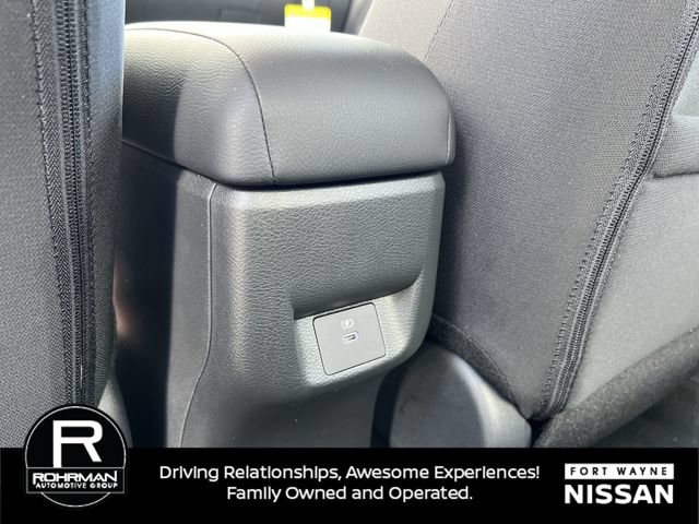 Used 2025 Nissan Versa SR w/ Trunk Package FWD image 27
