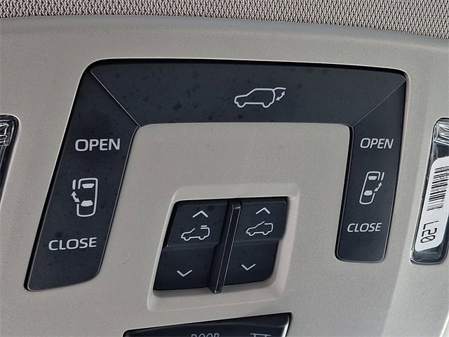 Used 2024 Toyota Sienna XLE image 28