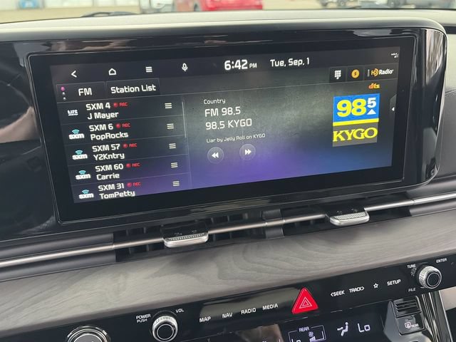 Used 2023 Kia Carnival EX FWD image 25